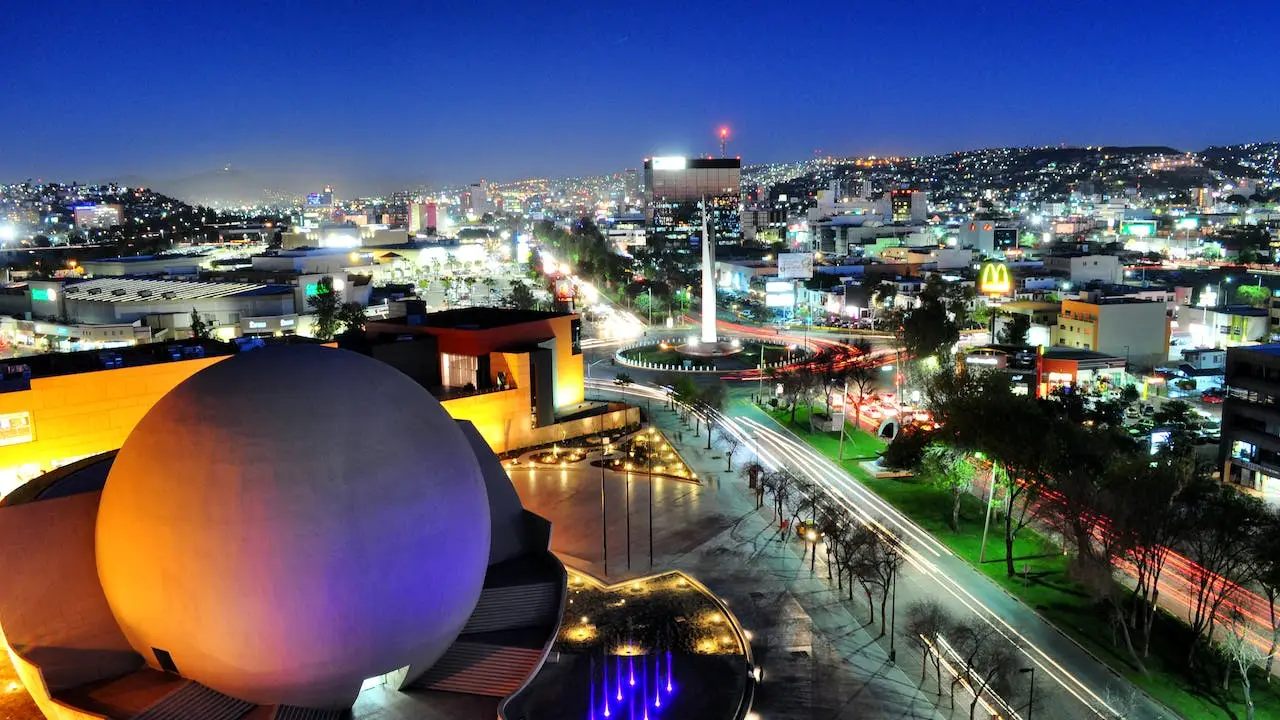 Vista nocturna de Tijuana desde Zona Río